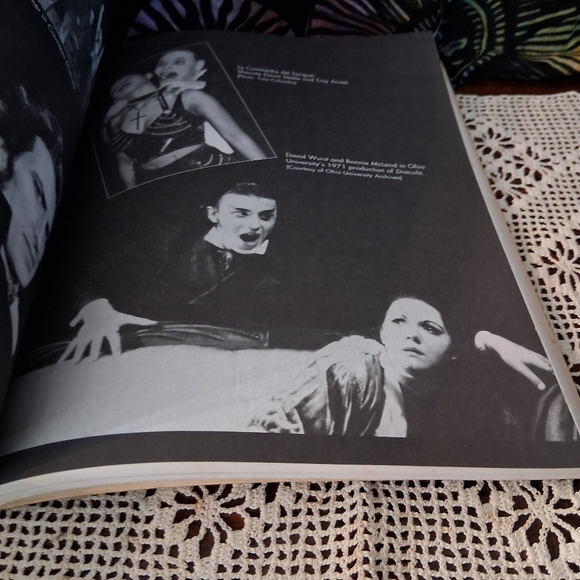 Pair Of Vampire Books Pictures And Lore David J. Skal And Michelle Belanger Used - Picture 12 of 16